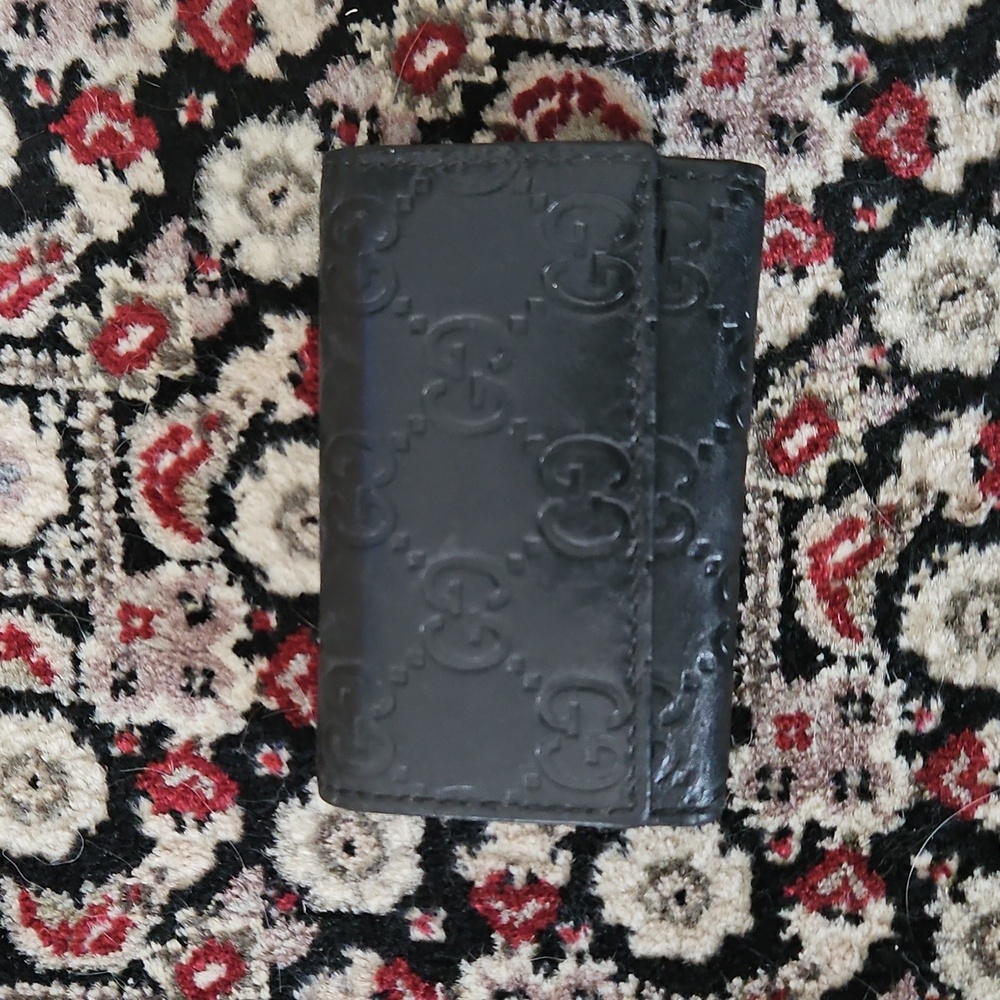 GUCCI: Black Leather Guccissima Key and Card Holder